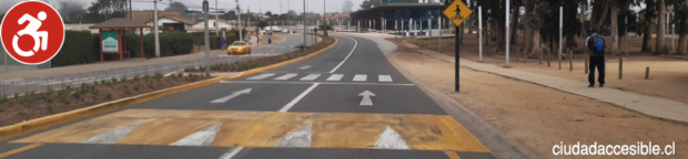 Lomo de toro y a continuación un cruce peatonal desconectado de la vereda