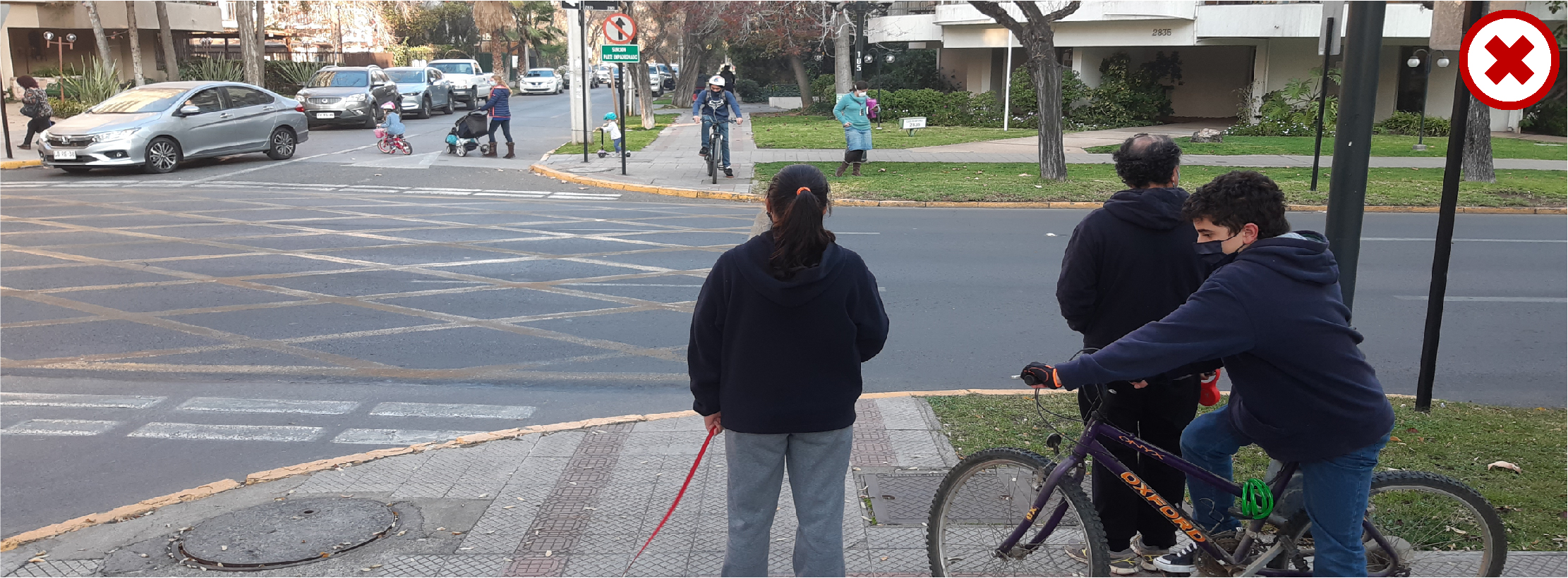 peatones desprotegidos con cruces sin demarcaciones ni rebajes