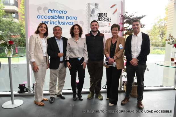 Claudia Riquelme, Miguel Latapiat, Andrea Legarreta, Carlos Huidobro, Pamela Prett y Gonzalo Hevia de la Municipalidad de Las Condes