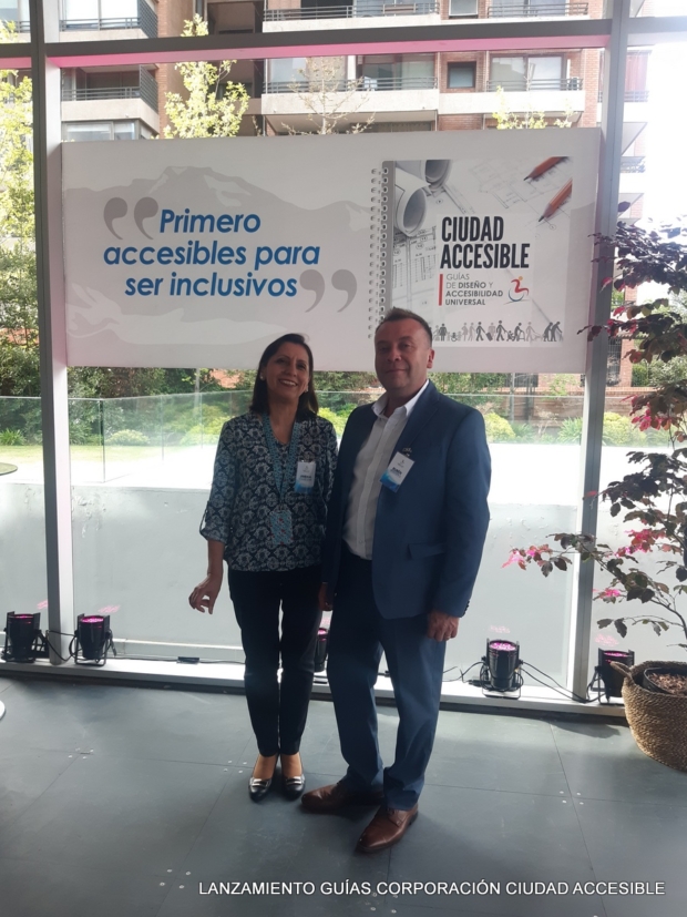 Rubén Quezada y Jimena Valdés apoyando el lanzamiento con la gráfica y organización