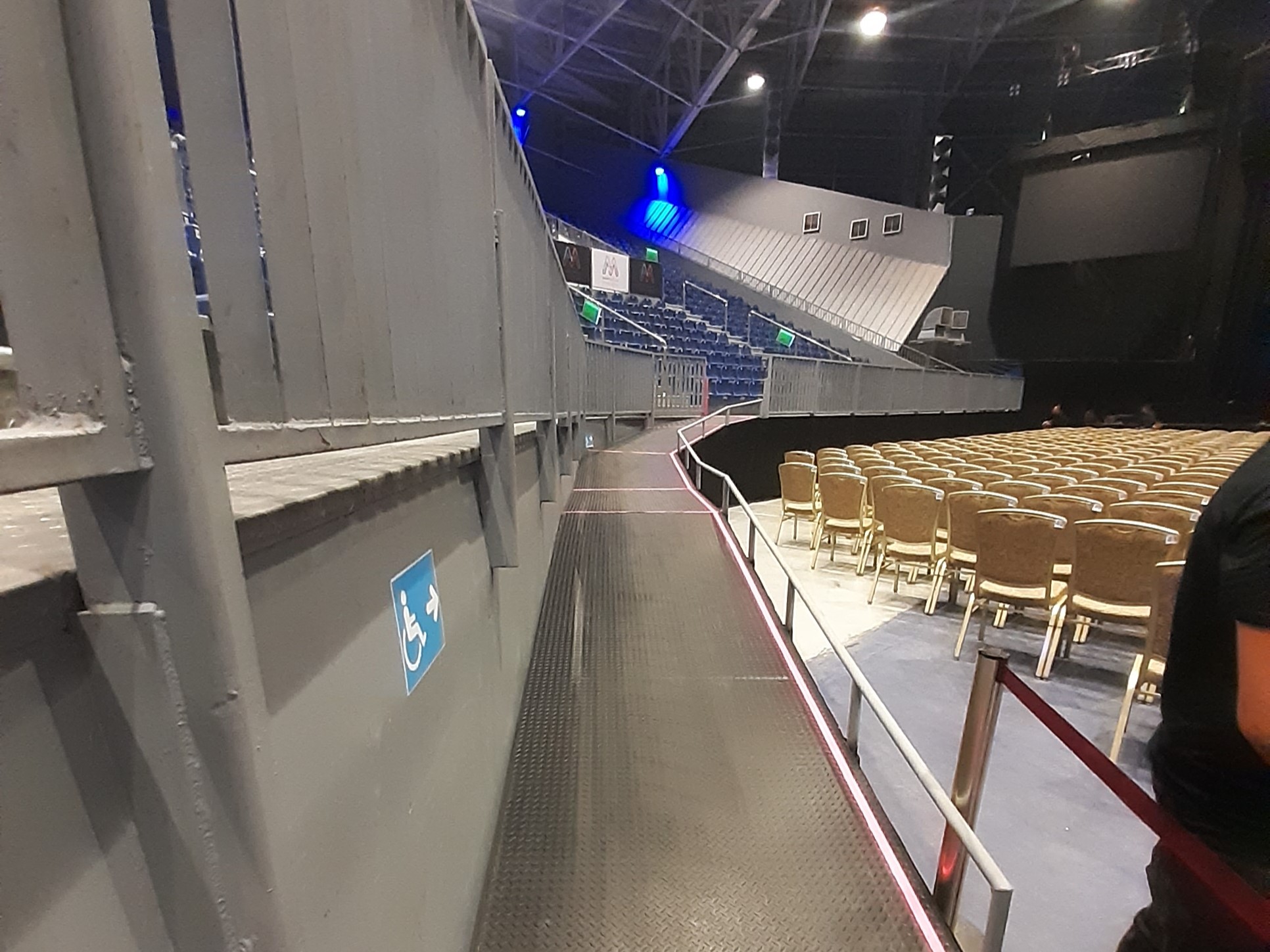 Vista de la nueva rampa que conduce hacia el sector de espectadores en silla de ruedas